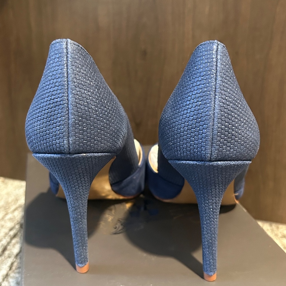 Vince Camuto Airmosah Moody Blue Women's Pump - Picture 3 of 6